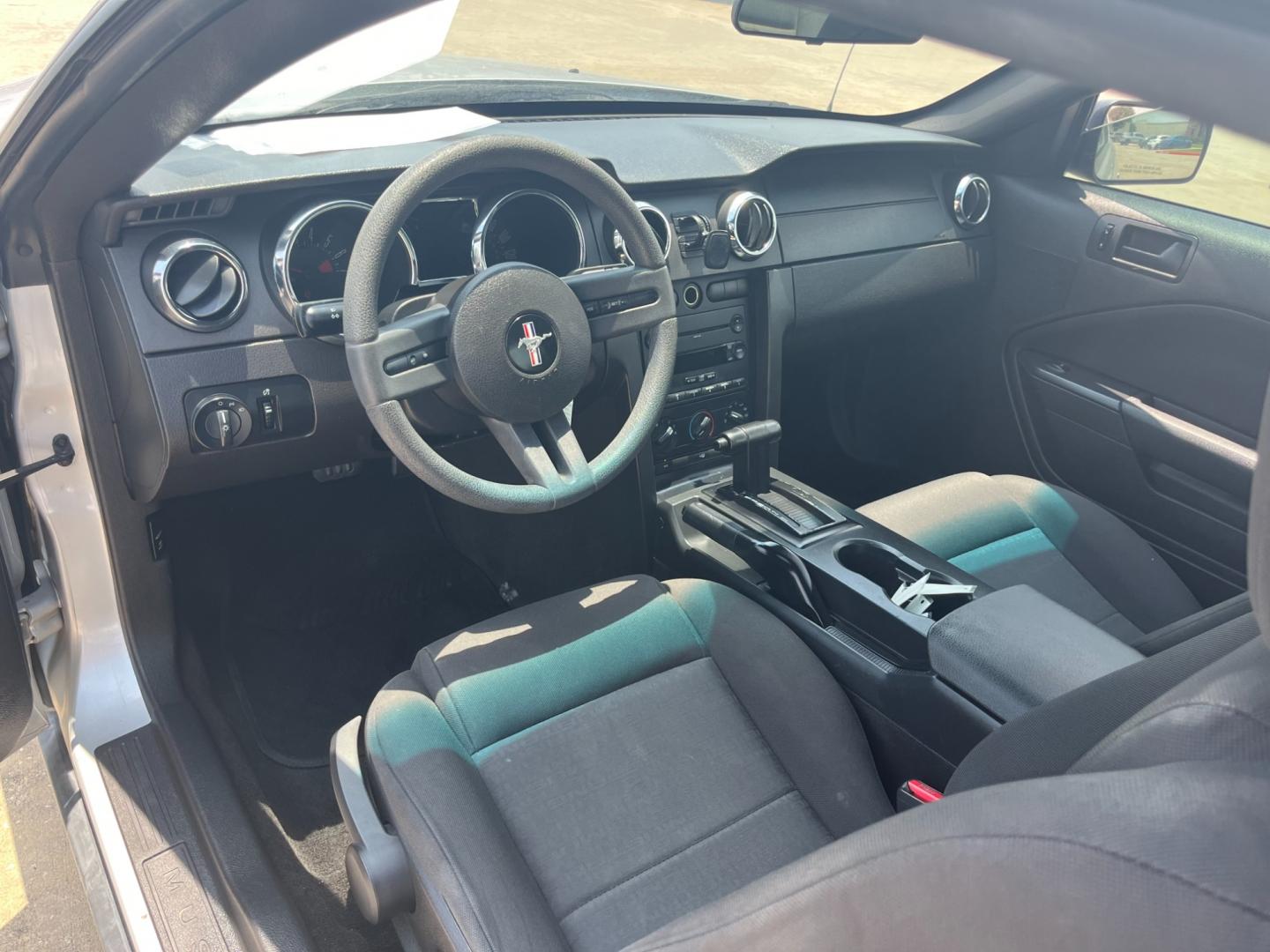 2007 SILVER /gray Ford Mustang (1ZVFT80N475) , Automatic transmission, located at 14700 Tomball Parkway 249, Houston, TX, 77086, (281) 444-2200, 29.928619, -95.504074 - Photo#9